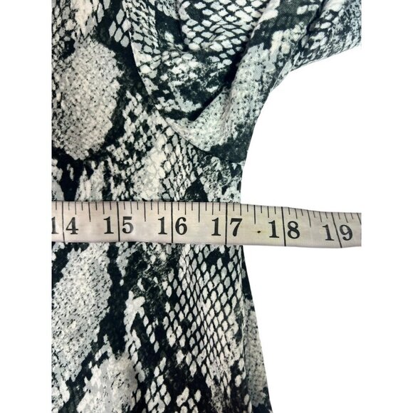 LuLaRoe Emily Women's Animal Print Long Sleeve Short Dress - Picture 5 of 7